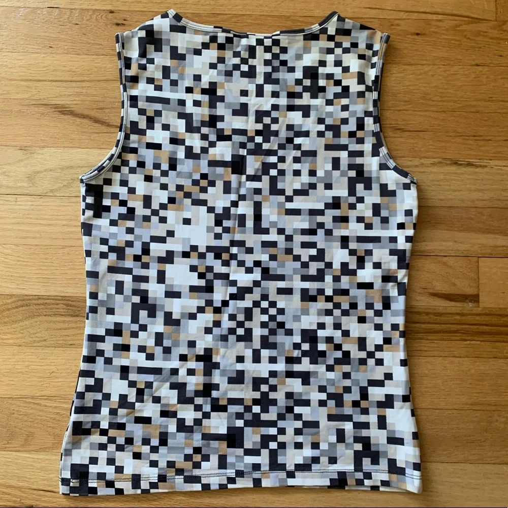 The Limited Sleeveless Fitted Career Top - Large - Picture 5 of 6